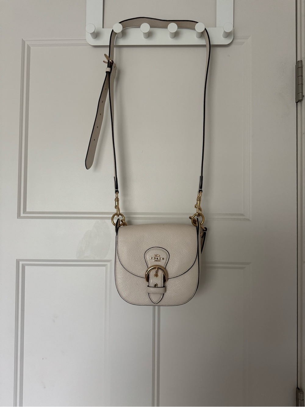 Coach Cream Leather Saddle Bag with Gold Hardware - Picture 3 of 4